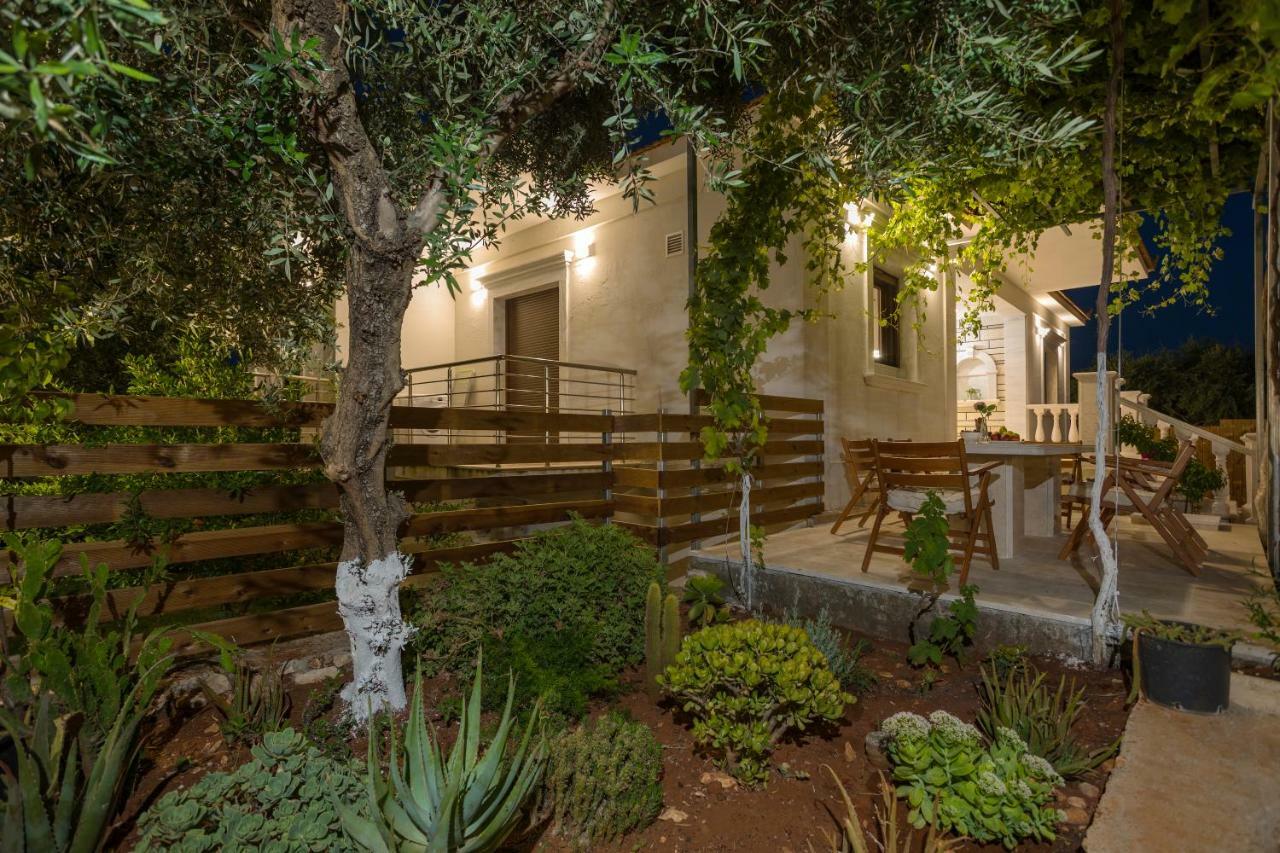 Villa Serenity Agia Marina  Extérieur photo