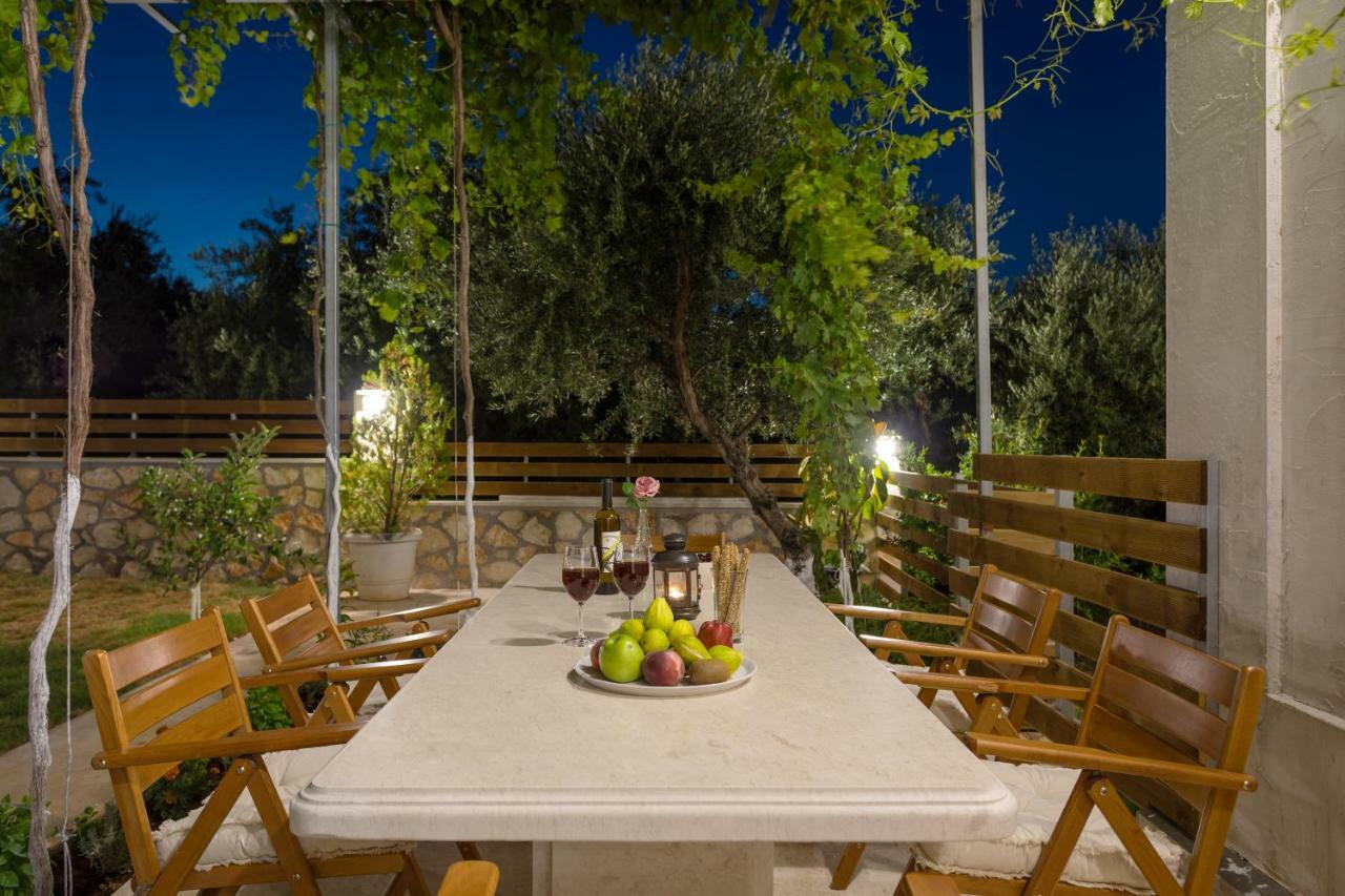 Villa Serenity Agia Marina  Extérieur photo